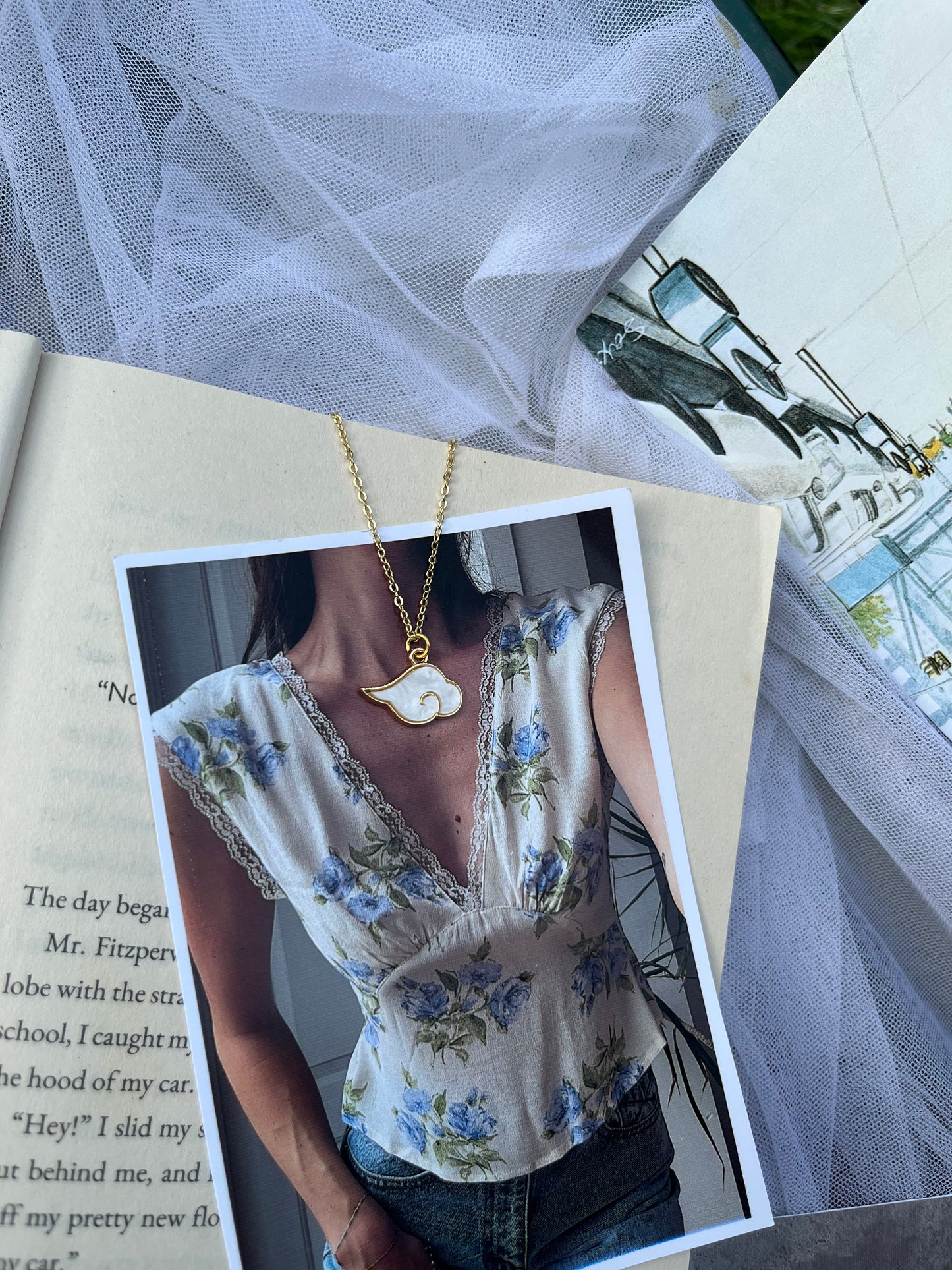 Elegant cloud necklace