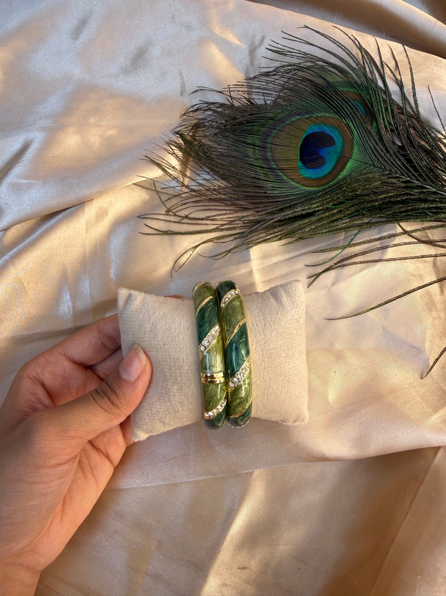 Elegant green enamel bangle