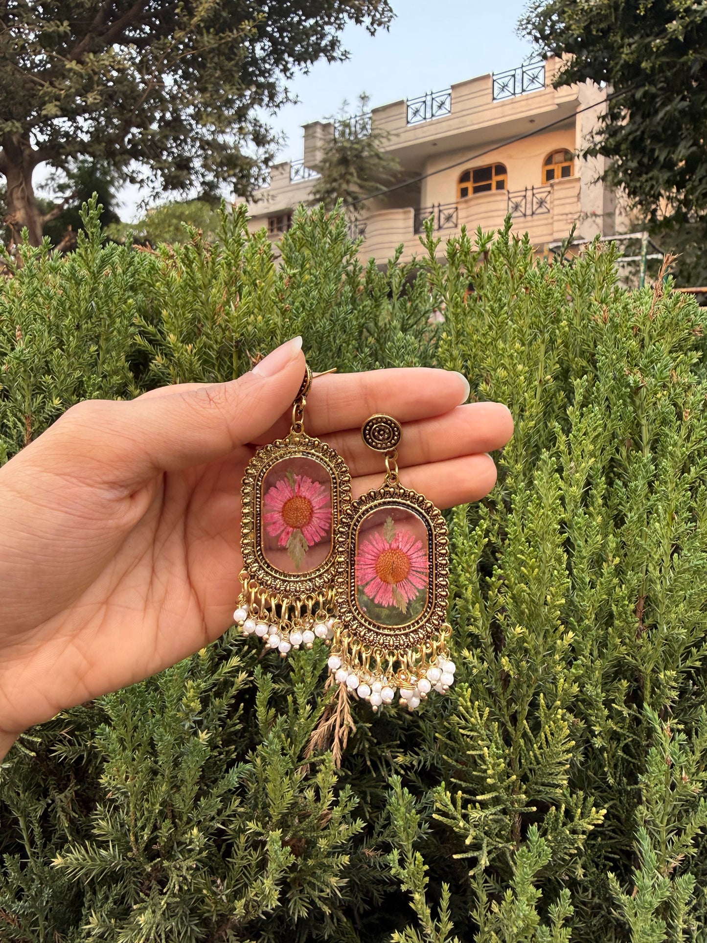 Prettiest aster jhumka ( without white beads )