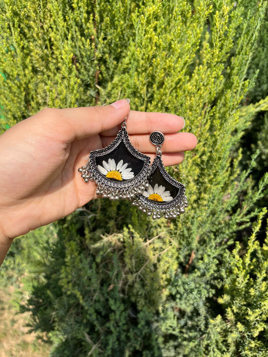 Prettiest white daisy jhumka