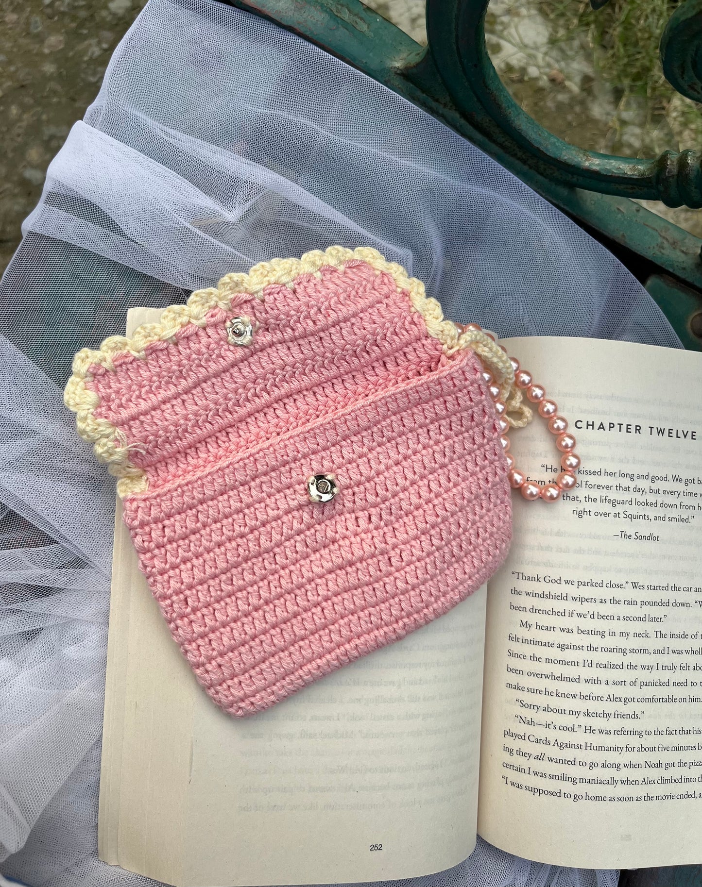 Crochet wallet pouch