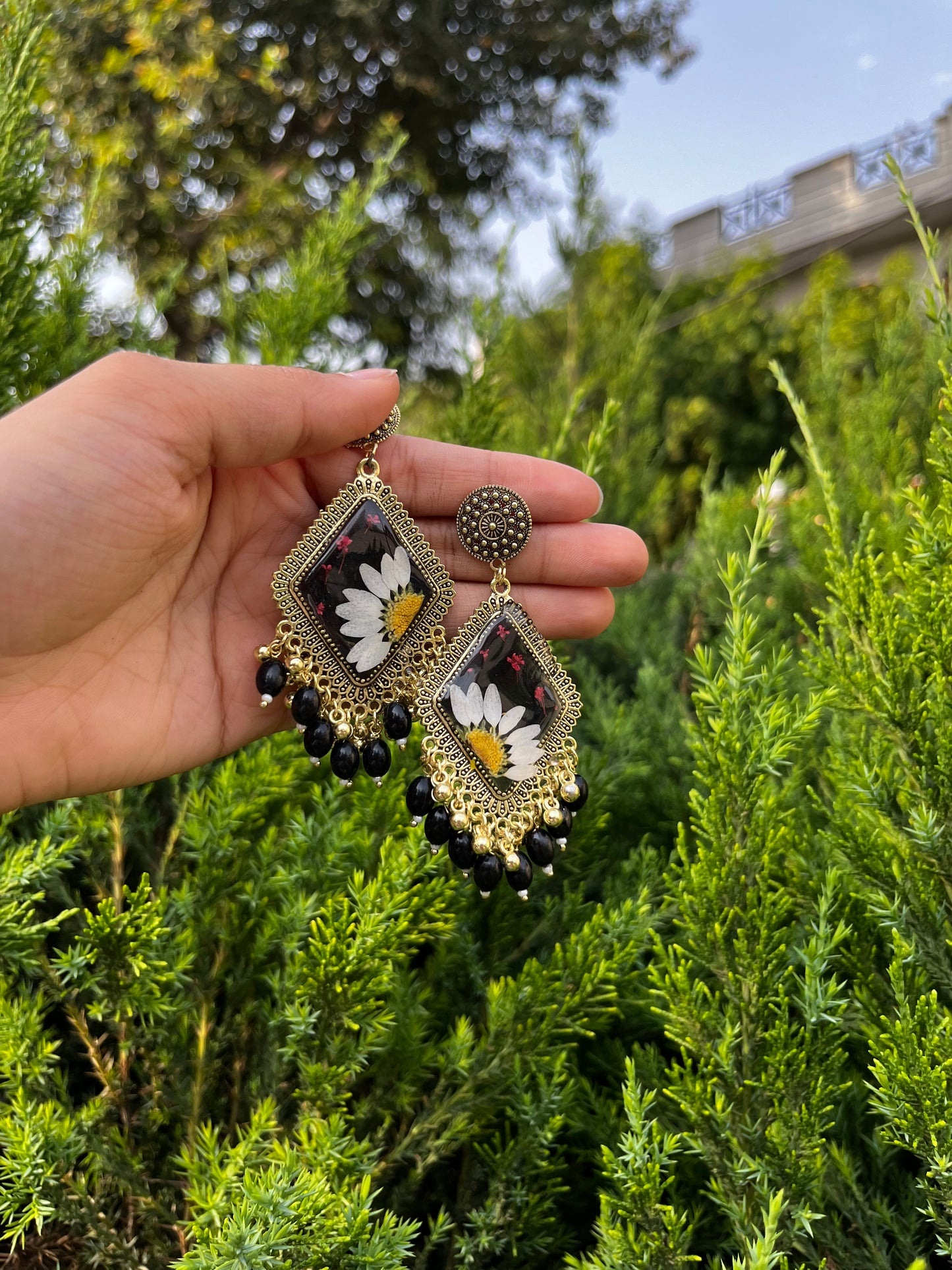 Adorable black daisy jhumka
