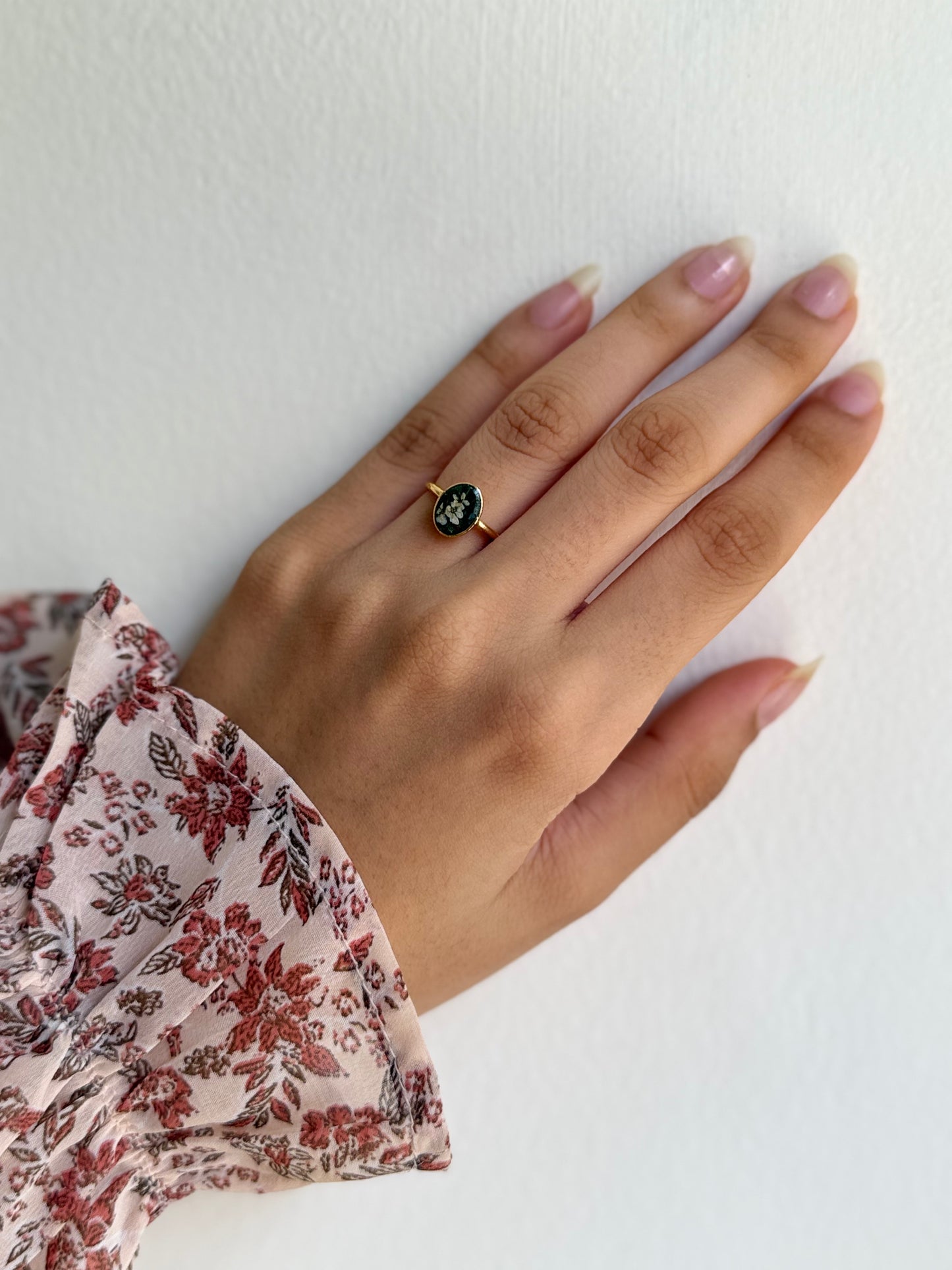 Luna oval ring