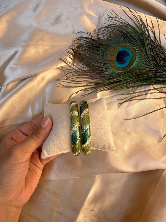 Elegant green enamel bangle