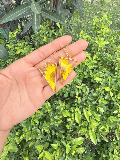 Yellow daisy earrings