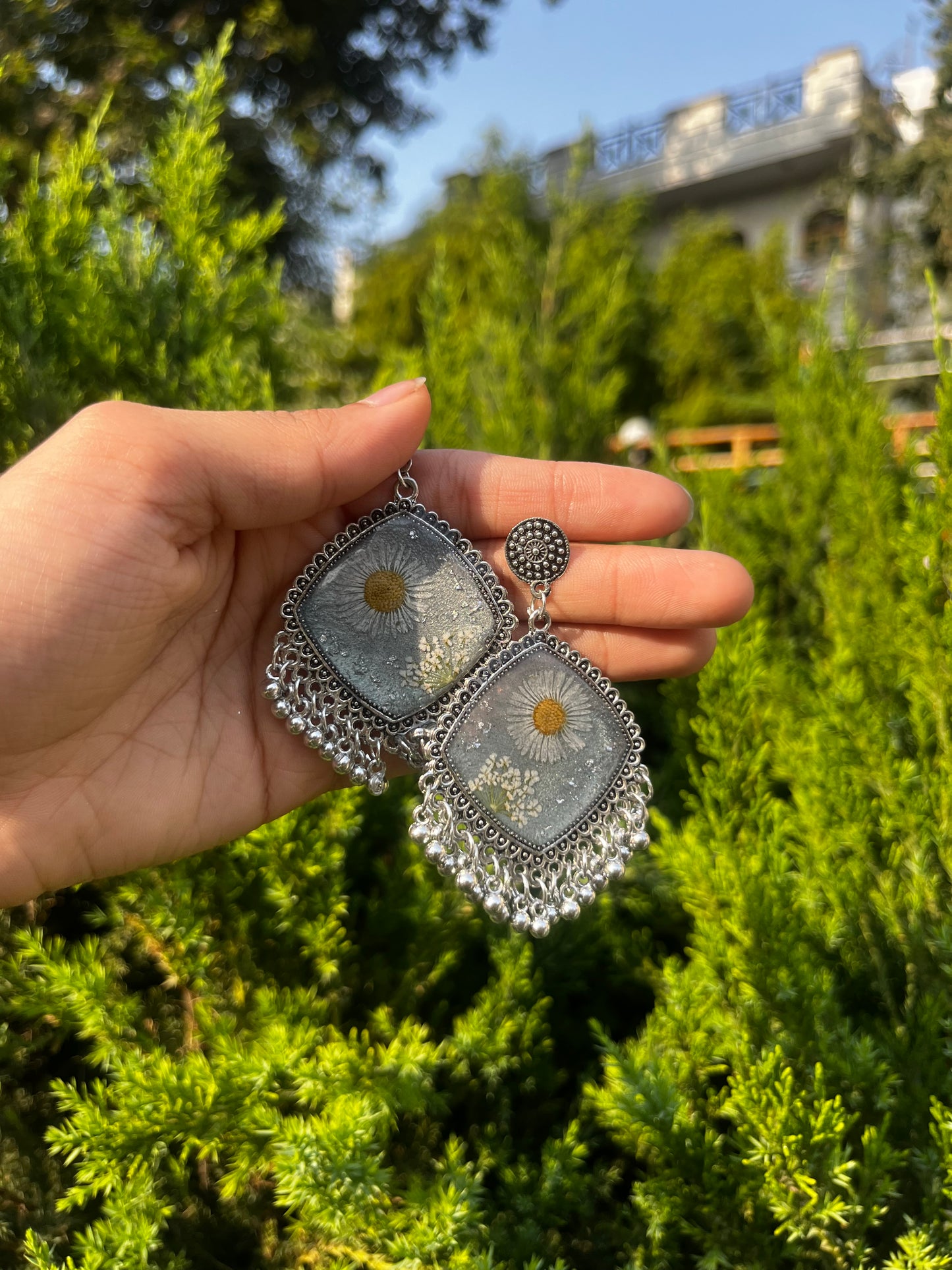 Gray flora jhumka