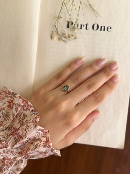Luna oval ring