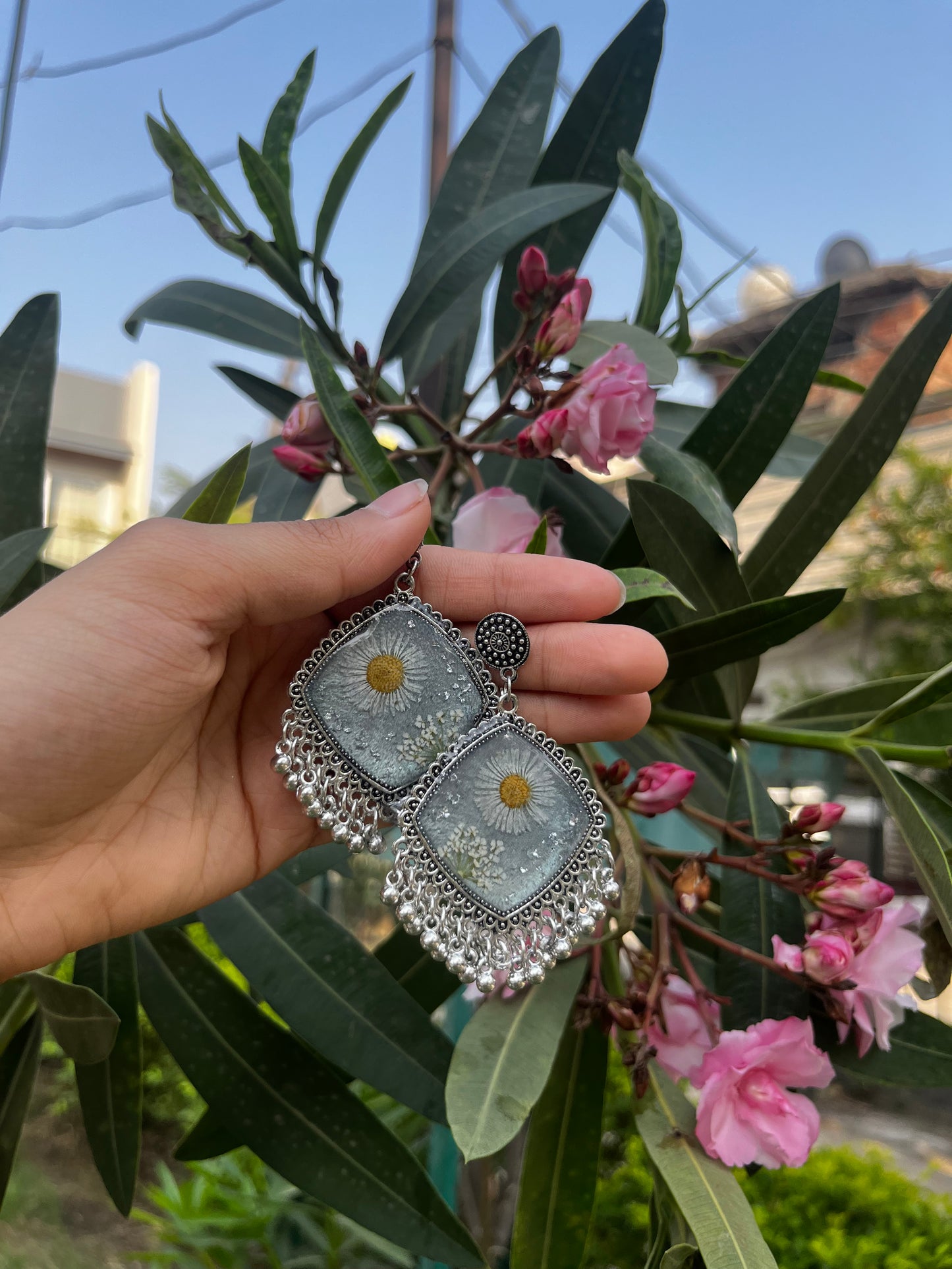 Gray flora jhumka