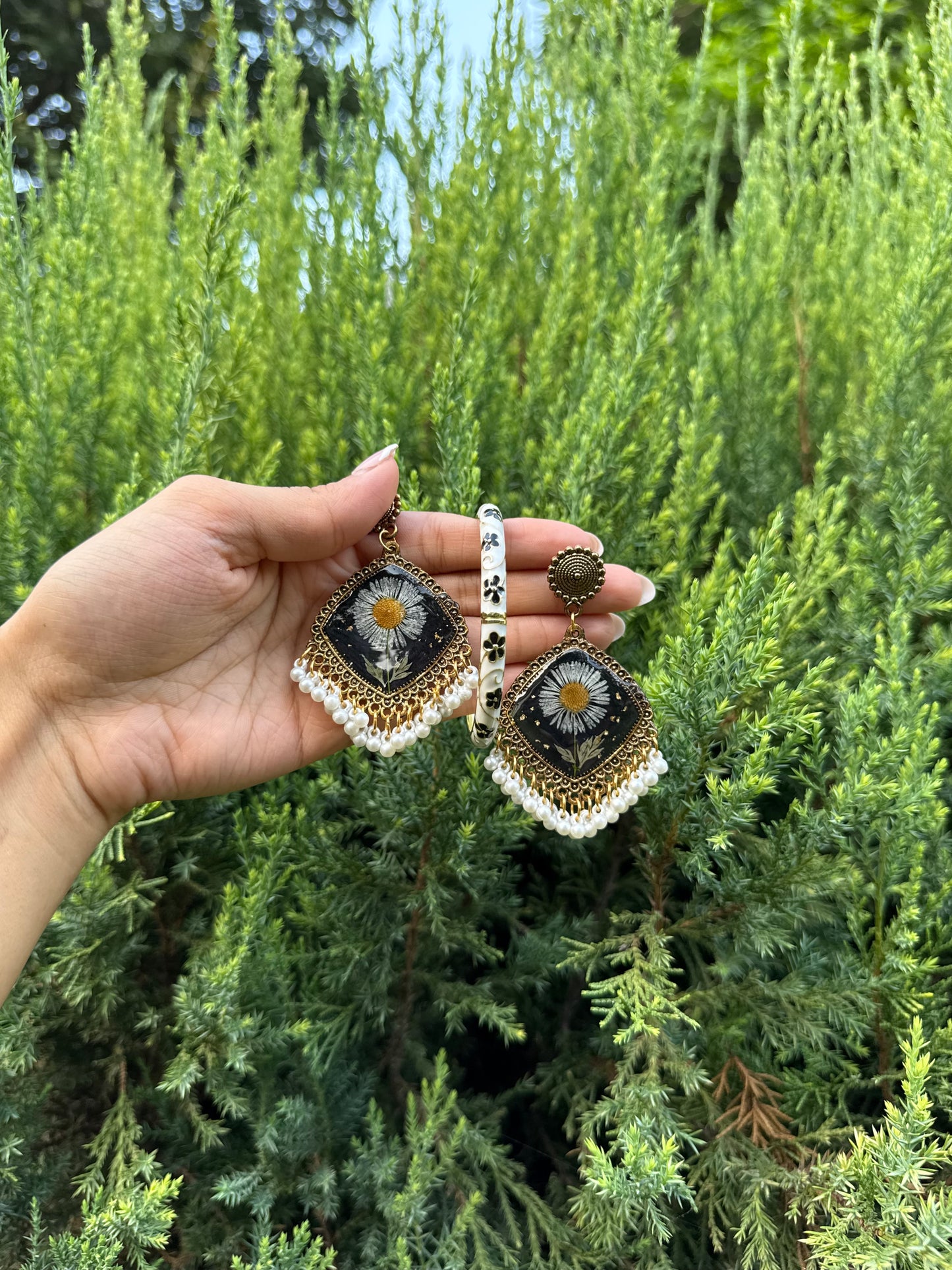 Black aster jhumka & bangle set