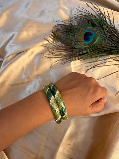 Elegant green enamel bangle