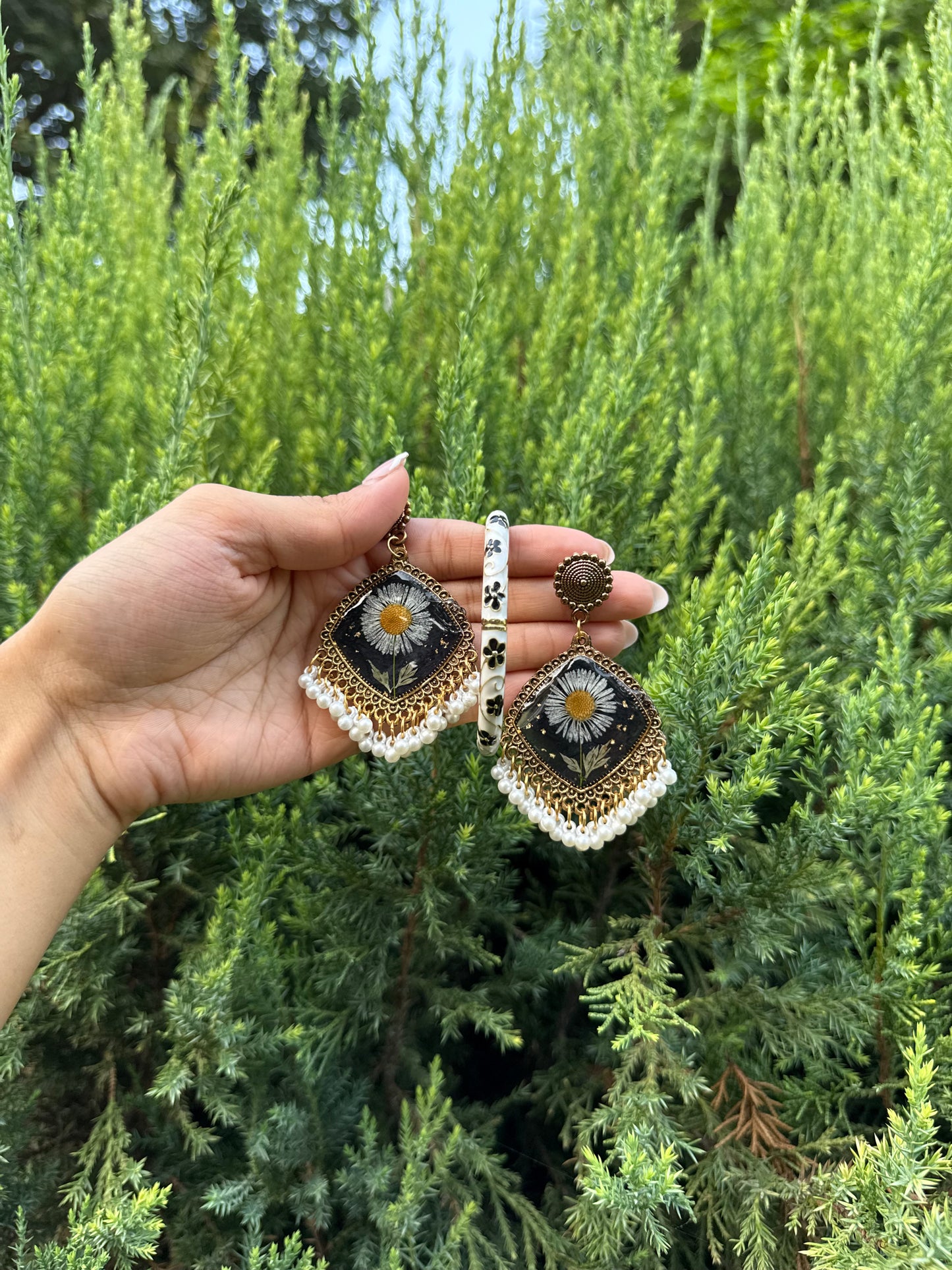 Black aster jhumka & bangle set