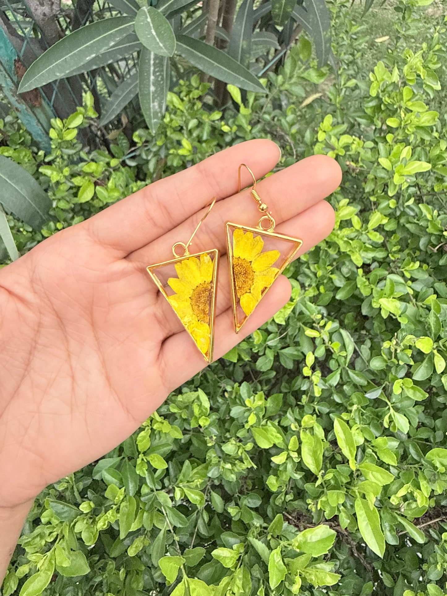 Yellow daisy earrings