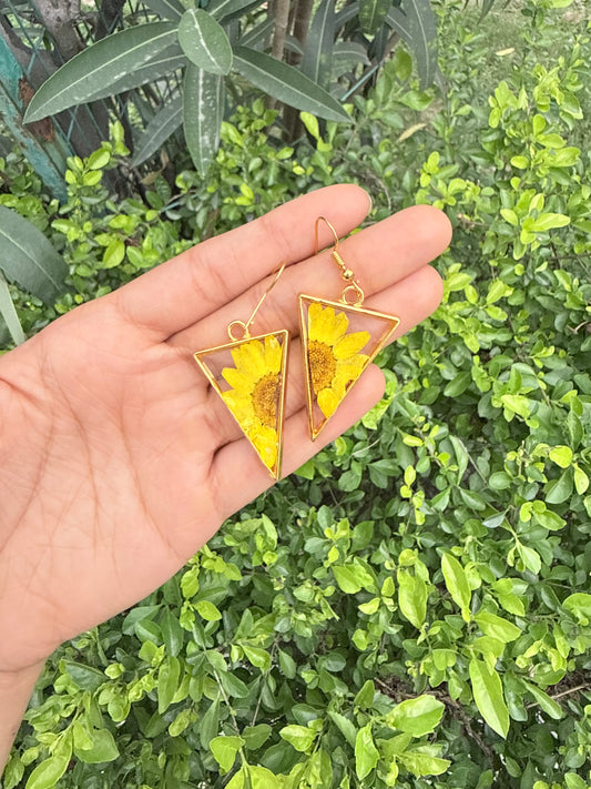 Yellow daisy earrings
