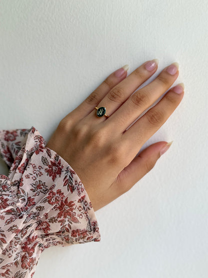Luna oval ring