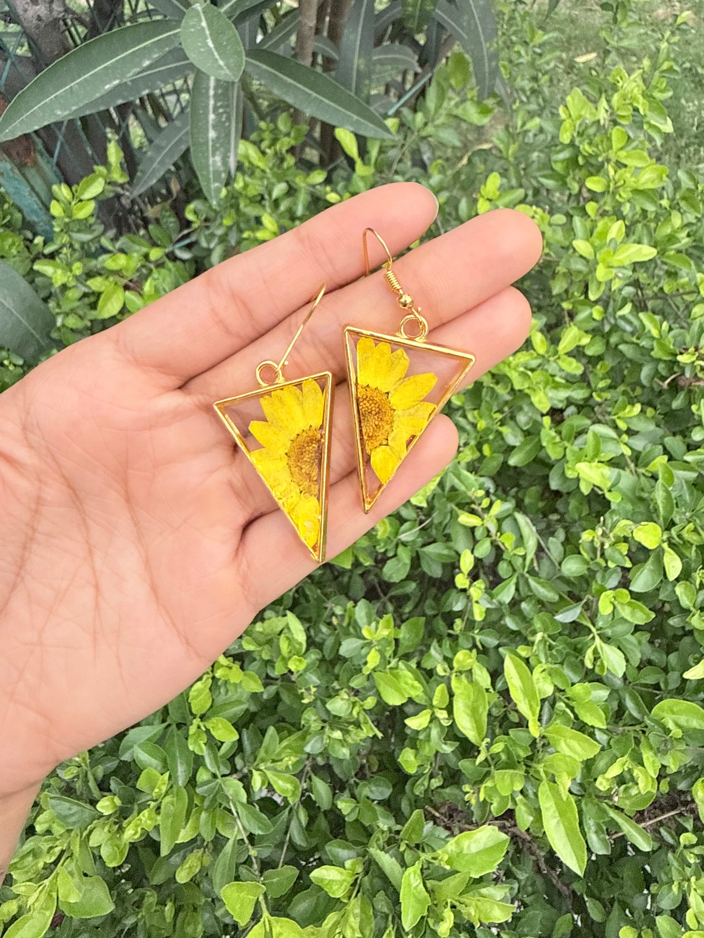 Yellow daisy earrings