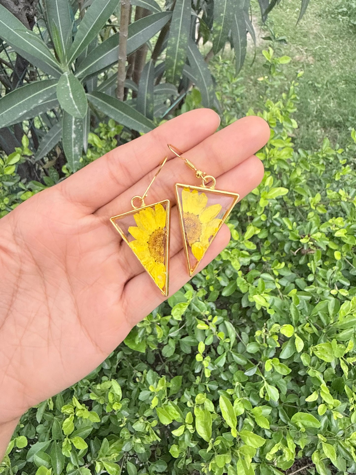 Yellow daisy earrings