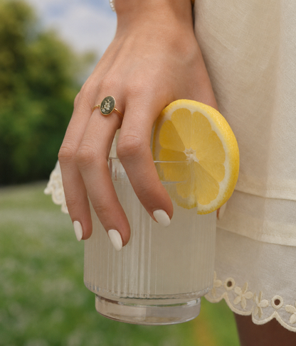 Luna oval ring