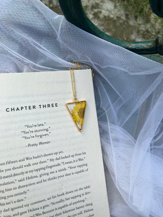 Yellow daisy pendant