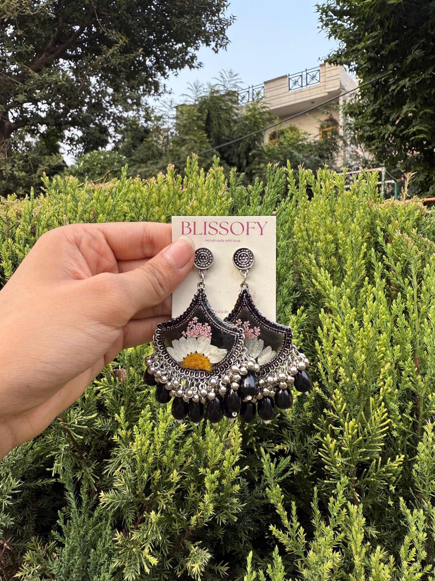 Black mist jhumkay