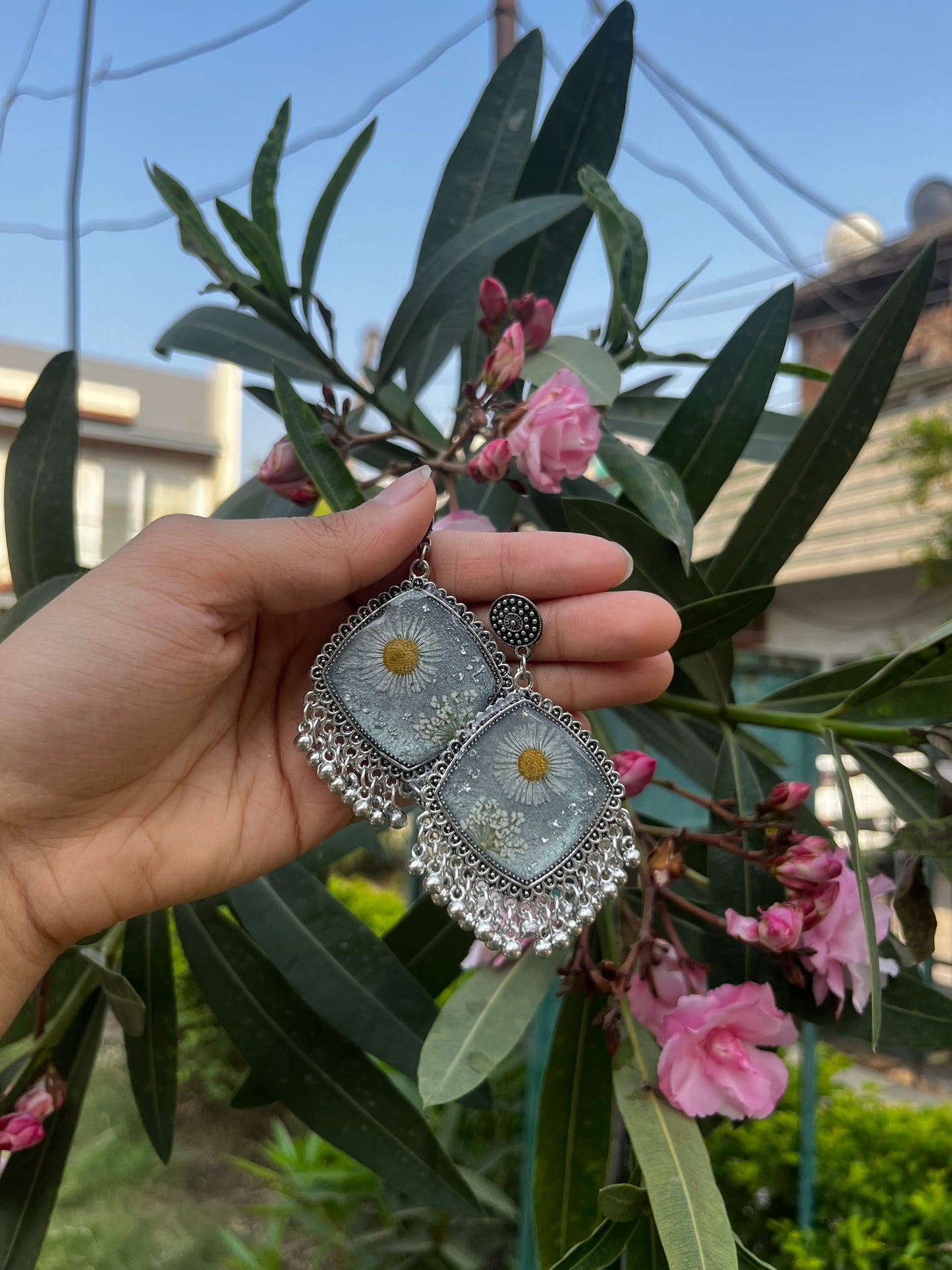 Gray flora jhumka