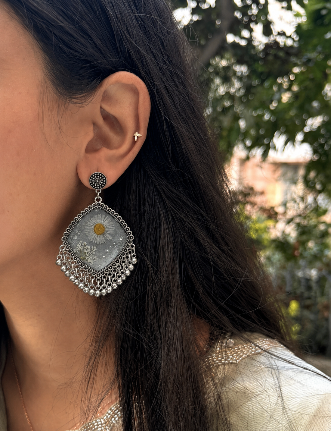 Gray flora jhumka