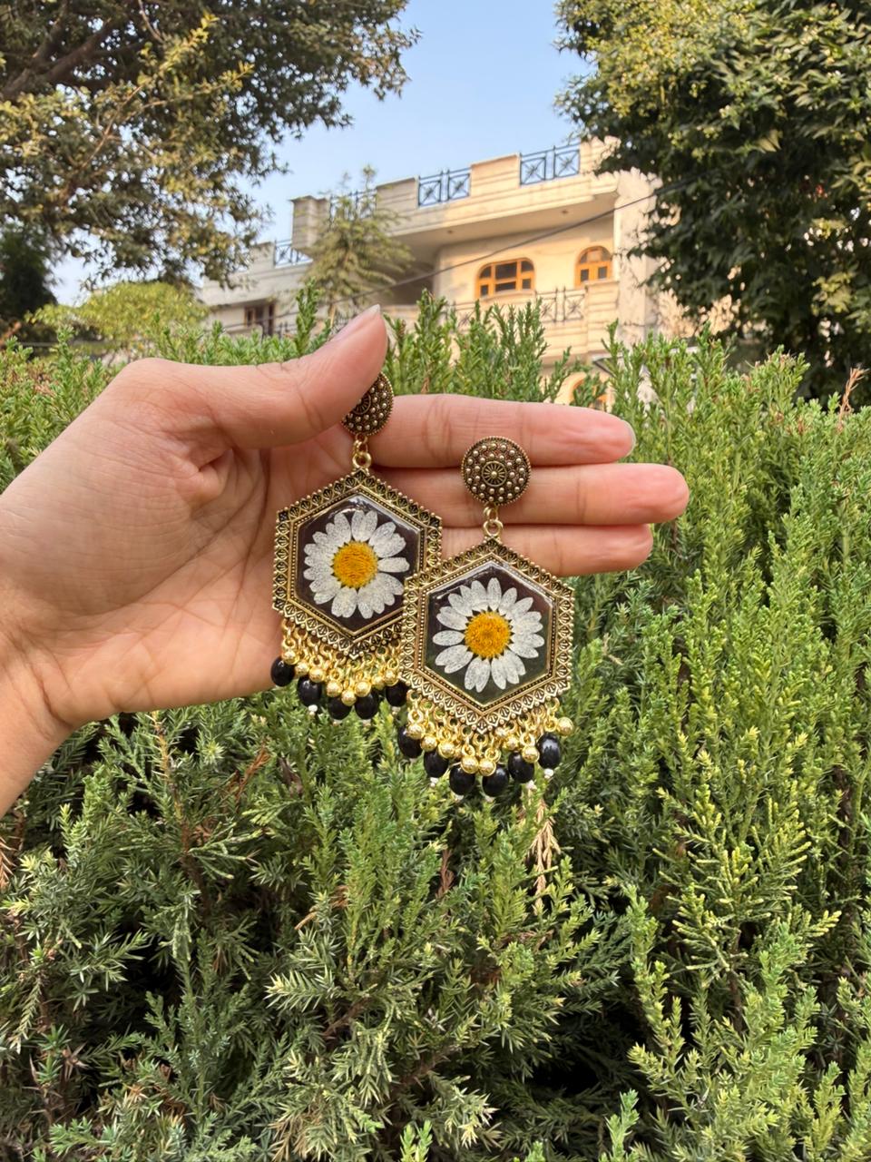 Black Daisy Jhumka